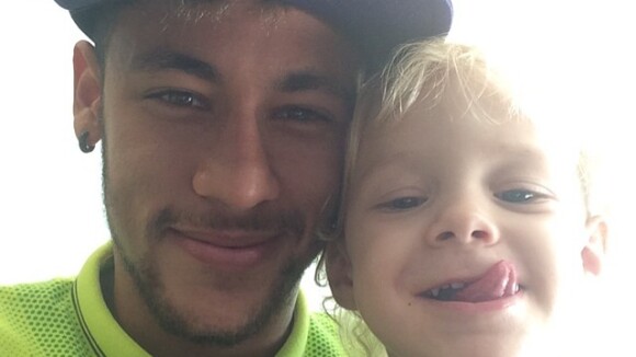 Neymar ainda não sabe se virá ao Brasil para o aniversário do filho, Davi Lucca