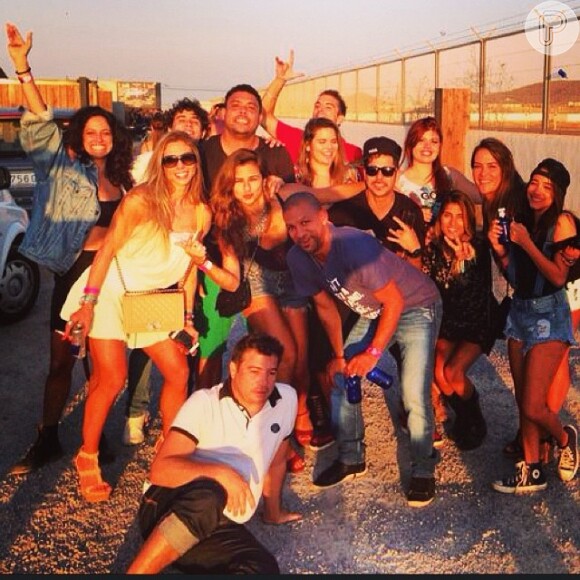 Paula Morais e Ronaldo se divertem com amigos em Ibiza