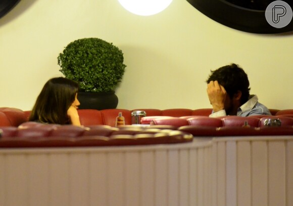 Daniele Suzuki e Rodrigo jantaram em um restaurante no local, e engataram uma longa conversa