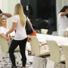 Antonia Fontenelle encontra Susana Werner em salão de beleza em shopping no Rio