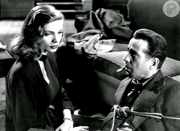 Lauren Bacall e Humphrey Bogart em cena do filme 'À beira do abismo' (1946)