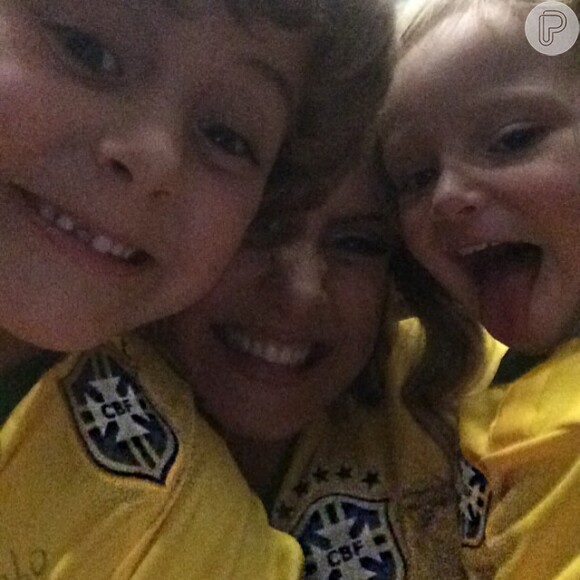 A farra foi boa entre Claudia Leitte e os filhos durante a Copa do Mundo