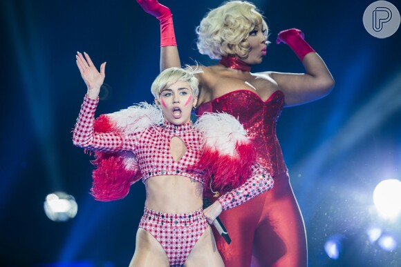 Miley Cyrus exigiu água de coco em seu camarim dos shows no Brasil (13 de agosto de 2014)