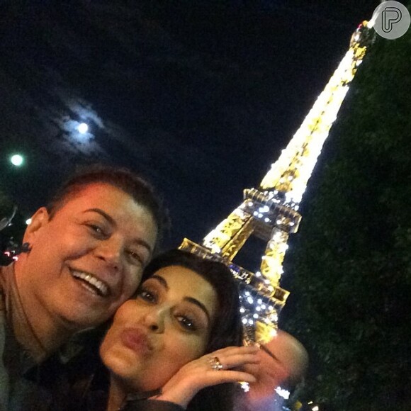Juliana Paes e David Brazil se divertem juntos em Paris, na França