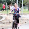 Adriana Birolli passeou de bicicleta na tarde desta sexta-feira, 15 de agosto de 2014, pela orla da Lagoa Rodrigo de Freitas, na Zona Sul do Rio