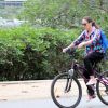 Adriana Birolli passeou de bicicleta na tarde desta sexta-feira, 15 de agosto de 2014, pela orla da Lagoa Rodrigo de Freitas, na Zona Sul do Rio. A atriz está aproveitando os seus últimos momentos de folga antes de voltar a gravar a novela 'Império'