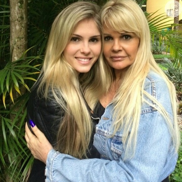 Monique Evans se declarou para a filha, Bárbara, em sua conta no Instagram nesta sexta-feira, em 15 de agosto de 2013