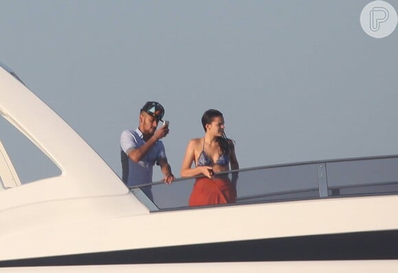 Bruna Marquezine e Neymar terminaram o namoro durante férias em Ibiza
