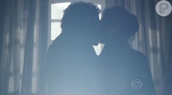 Marcos Palmeira trocou beijos com Patrícia Pillar em cena de 'O Rebu' que foi ao ar na sexta-feira, 15 de agosto de 2014