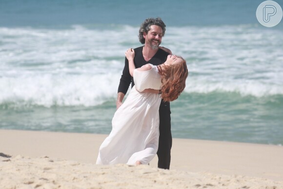 As cenas quentes gravadas na praia da Reserva, na Zona Oeste do Rio de Janeiro, na quarta-feira, 20 de agosto de 2014, fizeram parte de um sonho do comendador com a amante