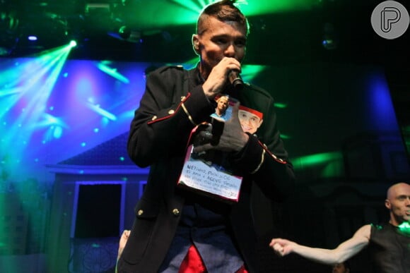 'Ele já pode sair sem maiores restrições, mas ainda prefere esperar ficar 100% para retomar a carreira profissional', diz a assessora de Netinho