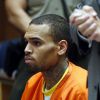 Ainda segundo fontes do portal norte-americano, Chris Brown teria ficado imóvel, com os braços levantados no momento em que o tiroteio começou, por volta de 1h30 da manhã