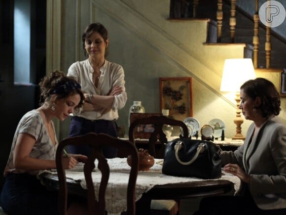 Cristina (Leandra Leal) fez um acordo com Maria Marta (Lilia Cabral), em 'Império'