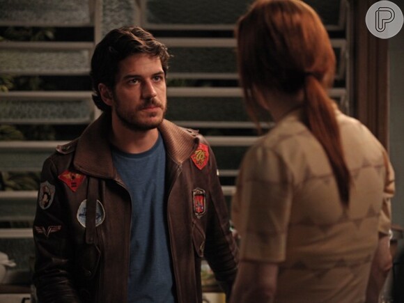 Rafael (Marco Pigossi) oferece dinheiro a Márcia (Christiana Guinle) para impedi-la de contar sobre a troca de bebês a Fernando (Marco Ricca), em 'Boogie Oogie', em 27 de agosto de 2014
