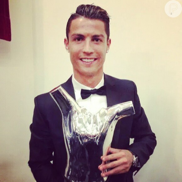 Cristiano Ronaldo recebeu o prêmio de melhor jogador da Europa na temporada de 2013/2014