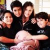 Ana Paula Tabalipa reunida com seus três filhos: Pedro, Lui e Tom