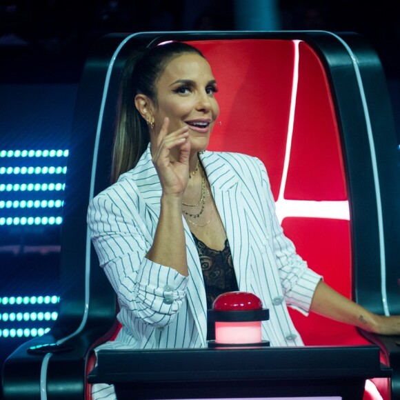 Ivete Sangalo tem se dedicado aos cuidados das filhas, Marina e Helena
