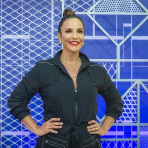 Ivete Sangalo postou vídeo antigo em que aparece desfilando de biquíni nesta quinta-feira, 8 de novembro de 2018