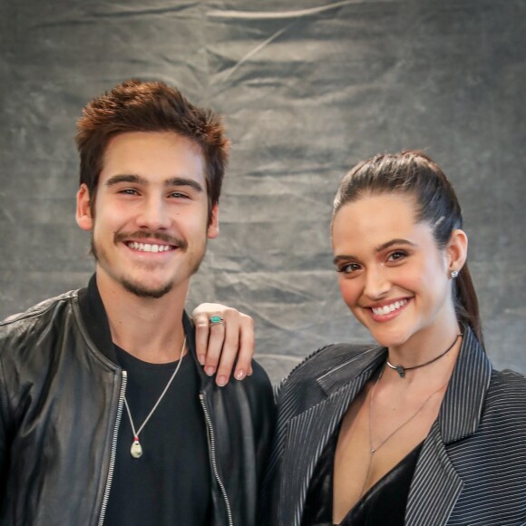 Juliana Paiva e Nicolas Prattes já foram flagrados trocando beijos