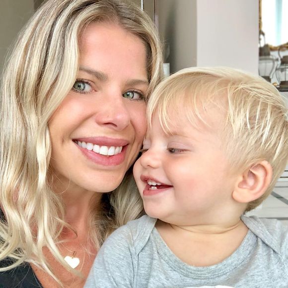 Karina Bacchi defende exposição do filho, Enrico, nas redes sociais, em 8 de novembro de 2018