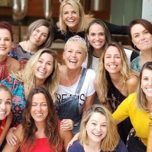 Xuxa Meneghel se encontrou com ex-paquitas no domingo (04)