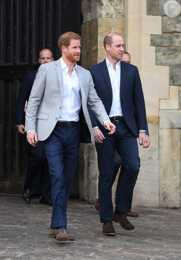Príncipe William e Príncipe Harry, filhos de Charles, o definiram como um workholic