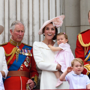 Príncipe William admite incômodo por distância de Charles e netos: 'Mais tempo'