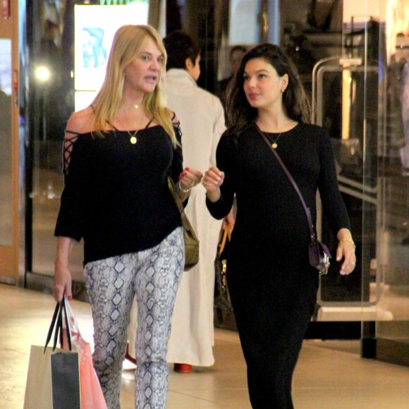 Grávida de nove meses, Isis Valverde está à espera de Rael