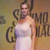 Letícia Spiller usou vestido fluído Martu na festa de lançamento da novela 'O Sétimo Guardião'