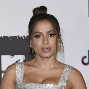 Anitta revela desejo ao voltar ao Brasil: 'Falar português um pouco'