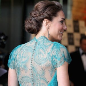 Kate Middleton usou os cabelos presos em 2012