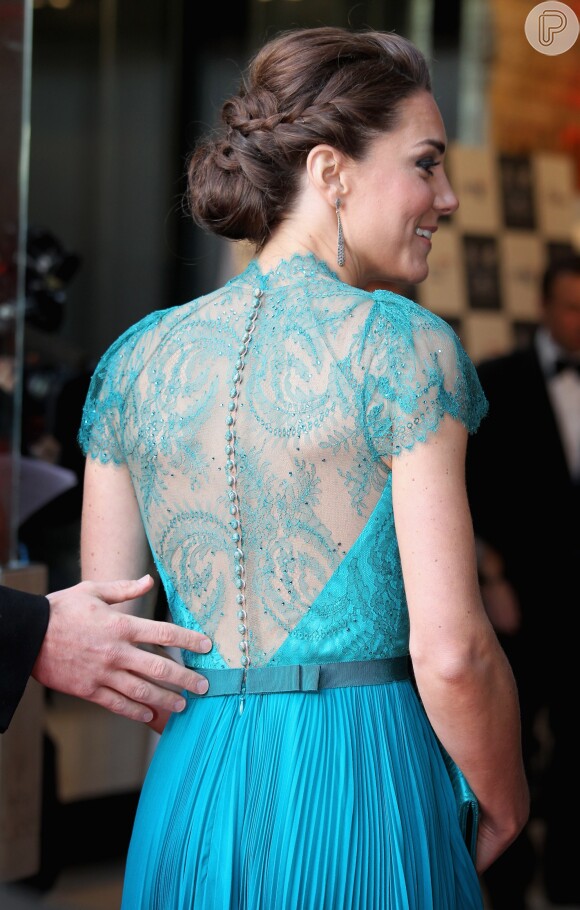 Kate Middleton usou os cabelos presos em 2012