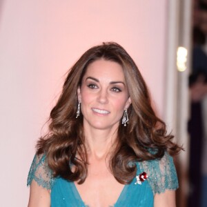 Kate Middleton escolheu o vestido verde da grife Jenny para na premiação anual Tusk Conservation, na Banqueting House, em Londres