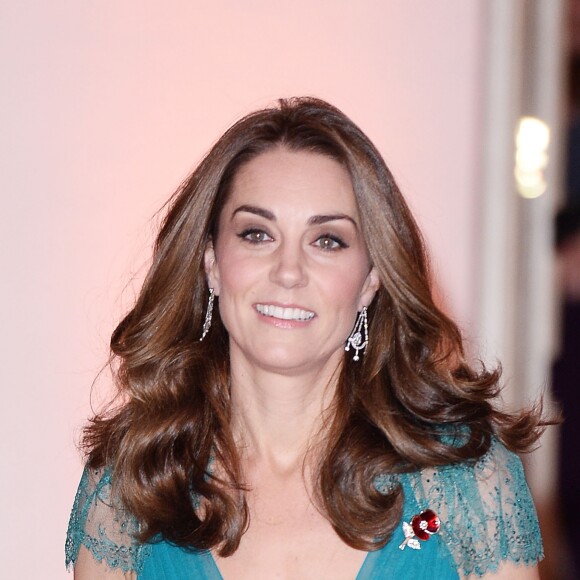 Kate Middleton escolheu usar os cabelos soltos no evento