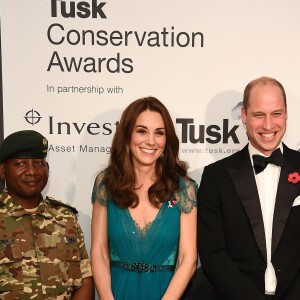 Kate Middleton posa ao lado do príncipe William no evento