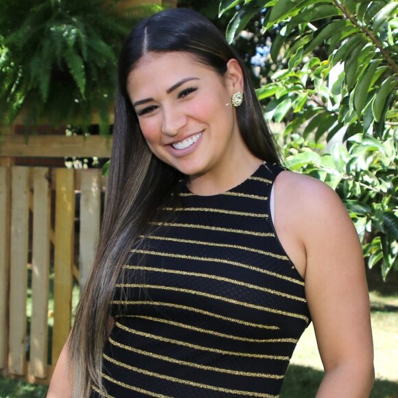 Simone recebeu a opinião de vários famosos, entre eles Anitta