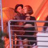 Beyoncé e Jay-Z trocam carinhos durante o festival de música Budweiser Made in America Festival, em 31 de agosto de 2014