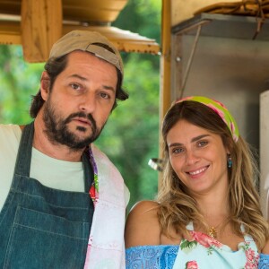 Afrodite (Carolina Dieckmann) mente para Nicolau (Marcelo Serrado) por causa de Diana (Laryssa Ayres)