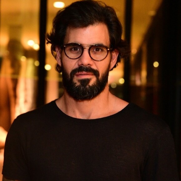 Juliano Cazarré despistou sobre o nome do 3º filho: 'Não vou contar'