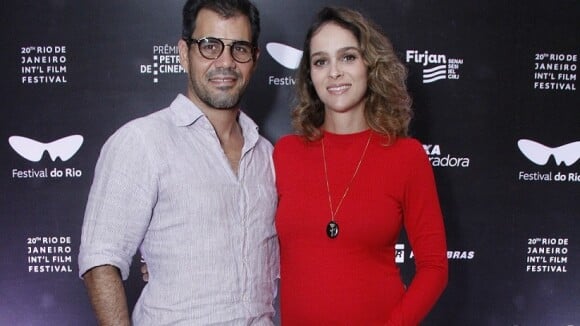 Juliano Cazarré e esposa esperam um menino: 'Quisemos esse filho, foi planejado'