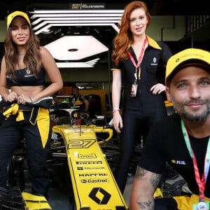 Anitta, Marina Ruy Barbosa e Bruno Gagliasso conferiram o Grande Prêmio do Brasil de Fórmula 1 no camarote da Renault