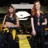 Anitta e Marina Ruy Barbosa apostaram em looks all black para conferir o Grande Prêmio do Brasil de Fórmula 1