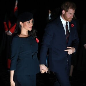 Grávida, Meghan Markle exibiu uma discreta barriguinha