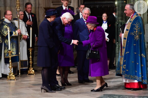 A rainha Elizabeth II também participou do Remembrance Day
