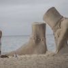 O cenógrafo Glinston Paiva criou uma peça de 100 quilos feita de isopor e areia inspirada nos pés de Débora Nascimento