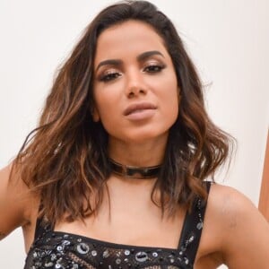 Anitta responde fã sobre pacto com diabo para fazer sucesso, em 13 de novembro de 2018