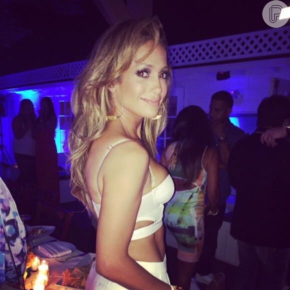 Pode não parecer, mas Jennifer Lopez é dona de um corpo invejável aos 45 anos