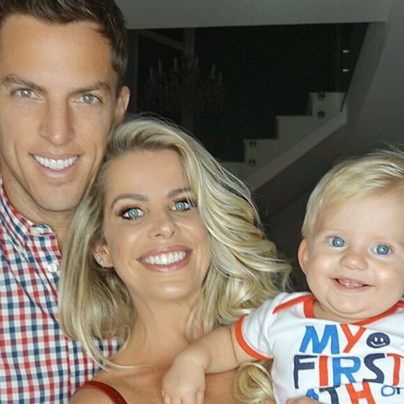 Karina Bacchi e Amaury Nunes estão juntos desde outubro de 2017 e ficaram noivos em maio de 2018