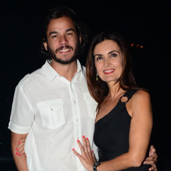 Fátima Bernardes e Túlio Gadêlha se despediram de Paris com selfie no Ponto Zero