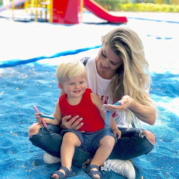 Karina Bacchi contou que Enrico poderá usar dinheiro quando completou 21 anos